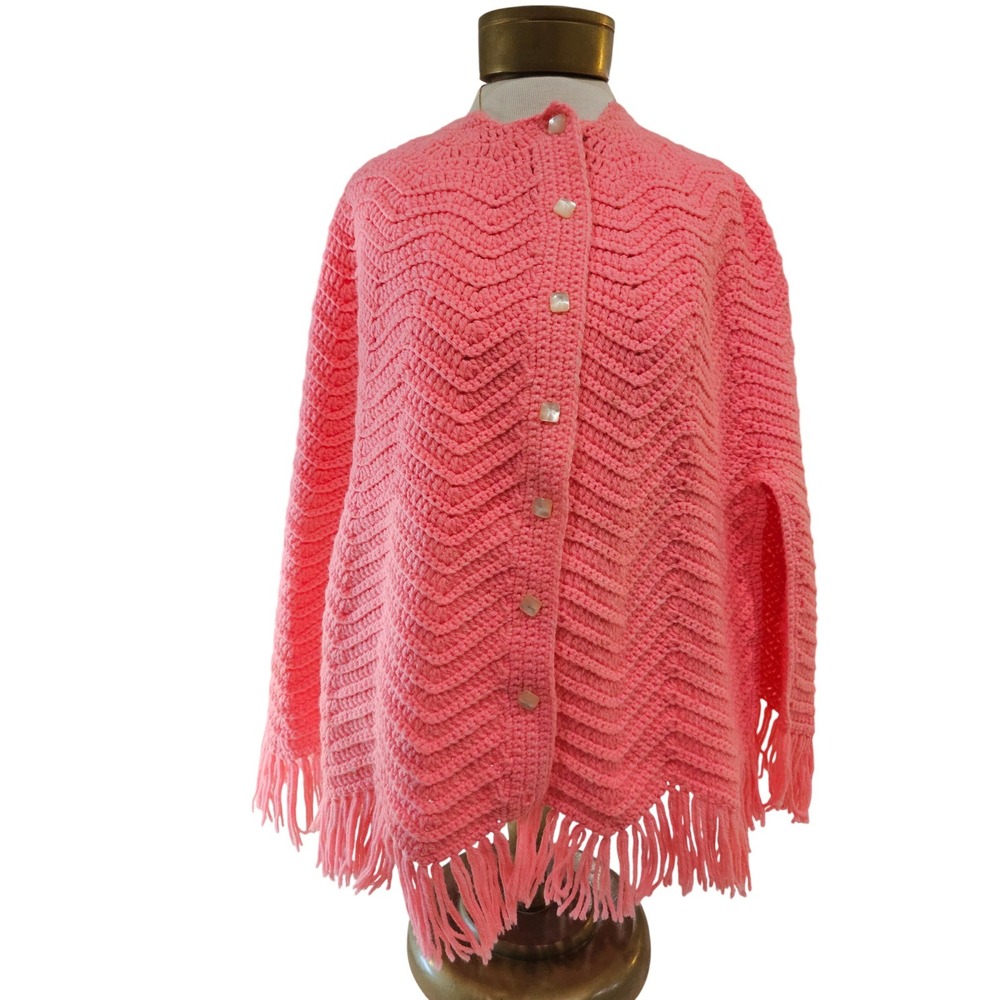 Vintage Handmade Crocheted Small Pink Capelet Fringe Chevron Pattern Buttons‎
